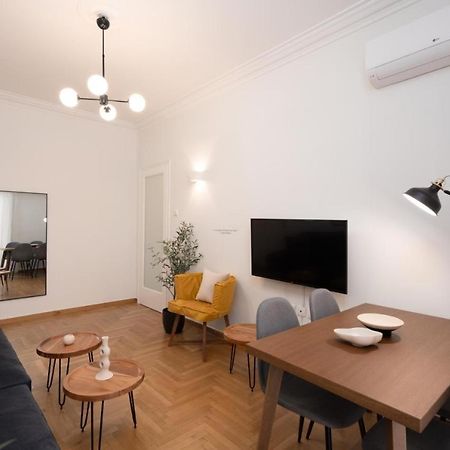 Vibrant Urban Getaway: Charming 2-Bedroom Near Bars, Parks, And Metro アテネ エクステリア 写真