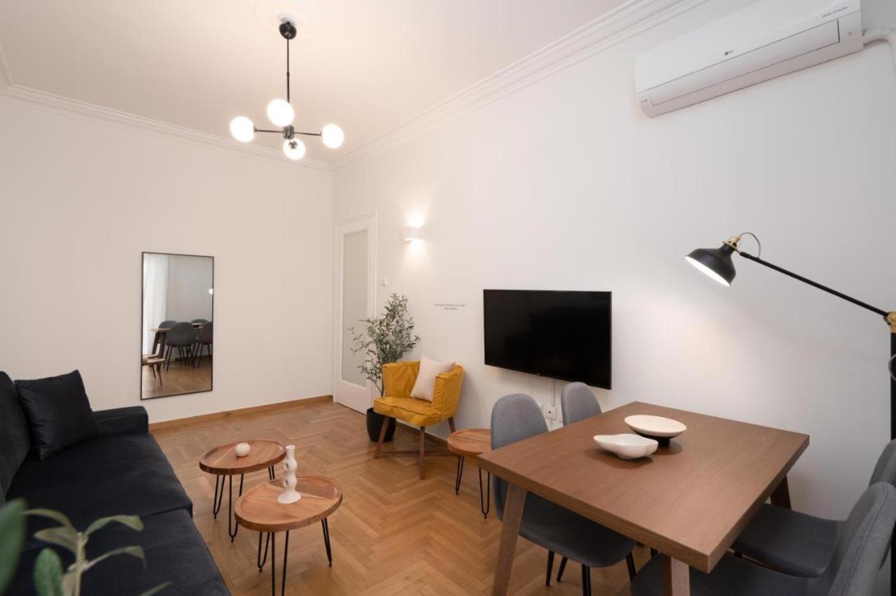 Vibrant Urban Getaway: Charming 2-Bedroom Near Bars, Parks, And Metro アテネ エクステリア 写真