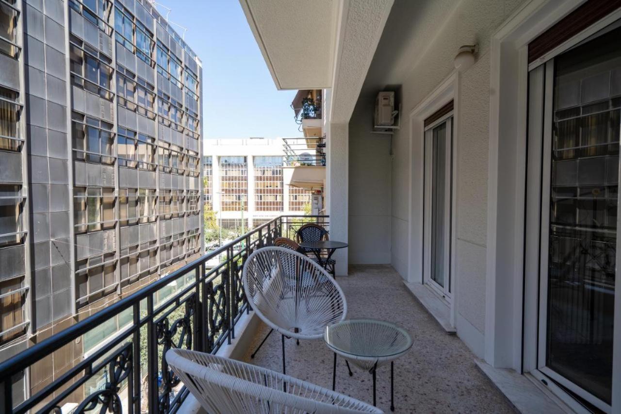 Vibrant Urban Getaway: Charming 2-Bedroom Near Bars, Parks, And Metro アテネ エクステリア 写真