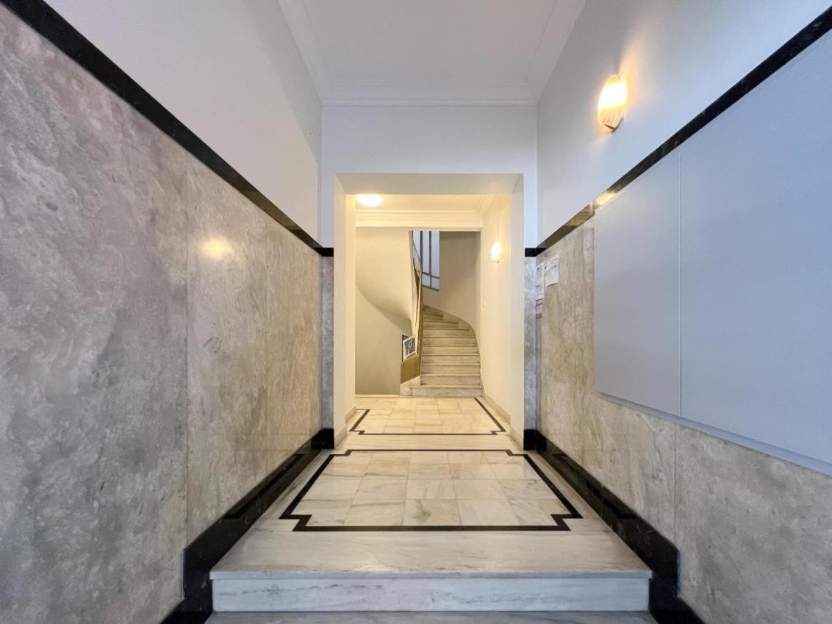 Vibrant Urban Getaway: Charming 2-Bedroom Near Bars, Parks, And Metro アテネ エクステリア 写真