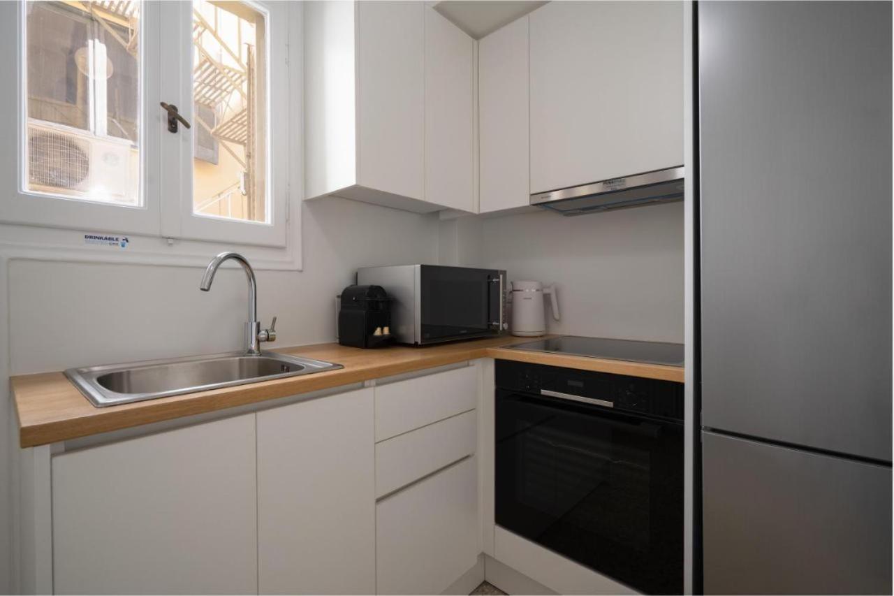 Vibrant Urban Getaway: Charming 2-Bedroom Near Bars, Parks, And Metro アテネ エクステリア 写真